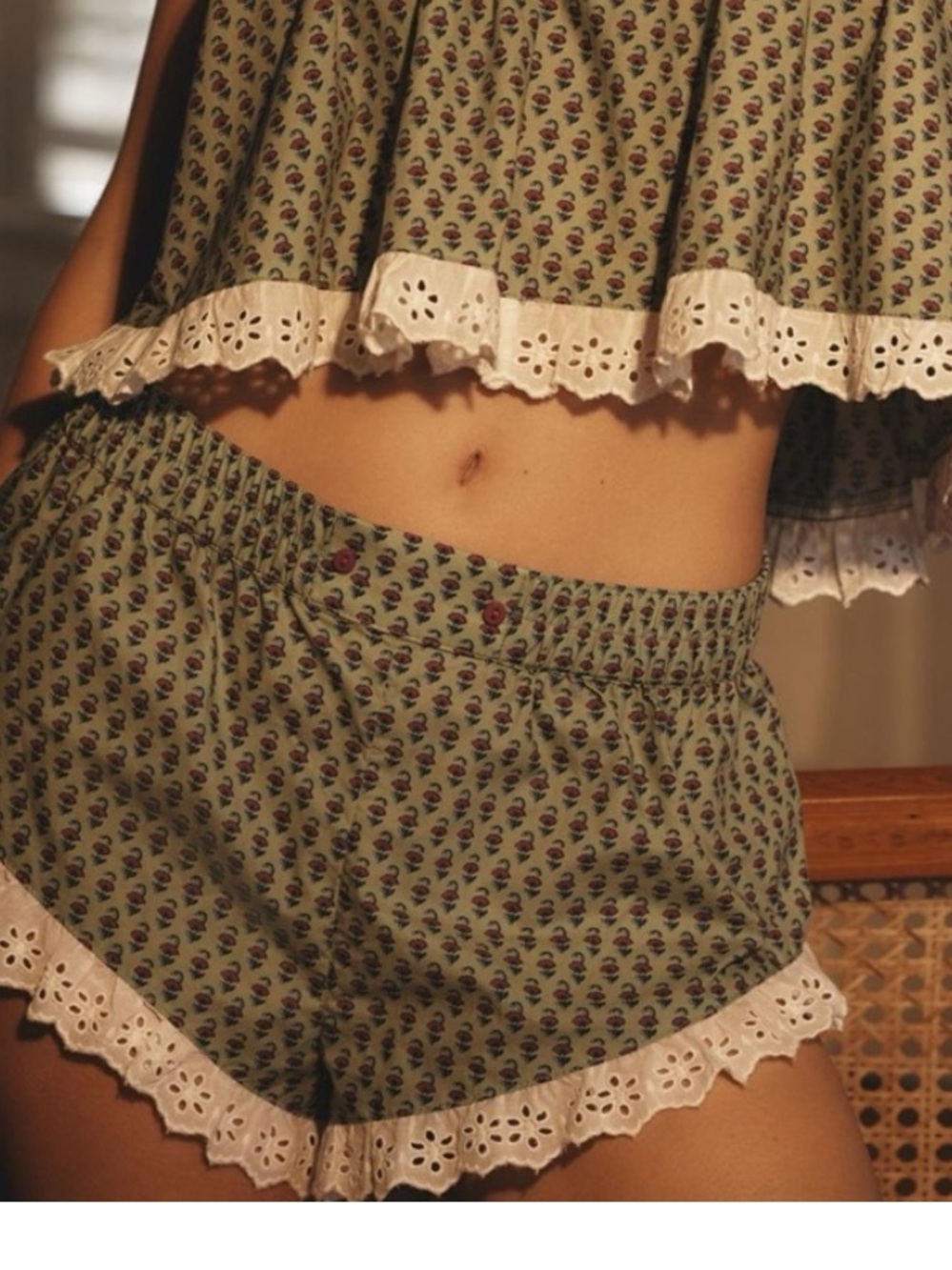 Anthropologie Eyelet Micro Pajama Shorts in Green Motif size
Large E103 - Picture 6 of 7